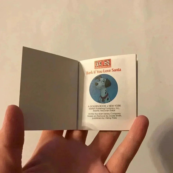 Mini Book 101 Dalmatians Bark If You Love Santa - Picture 2 of 7